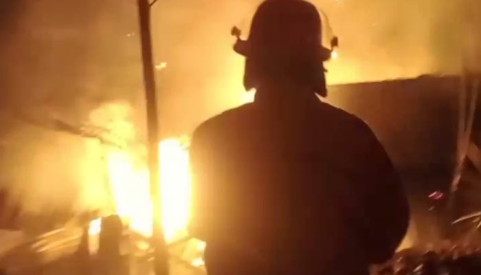 Rumah dan Warung di Tapian Nauli Tapteng Hangus Terbakar